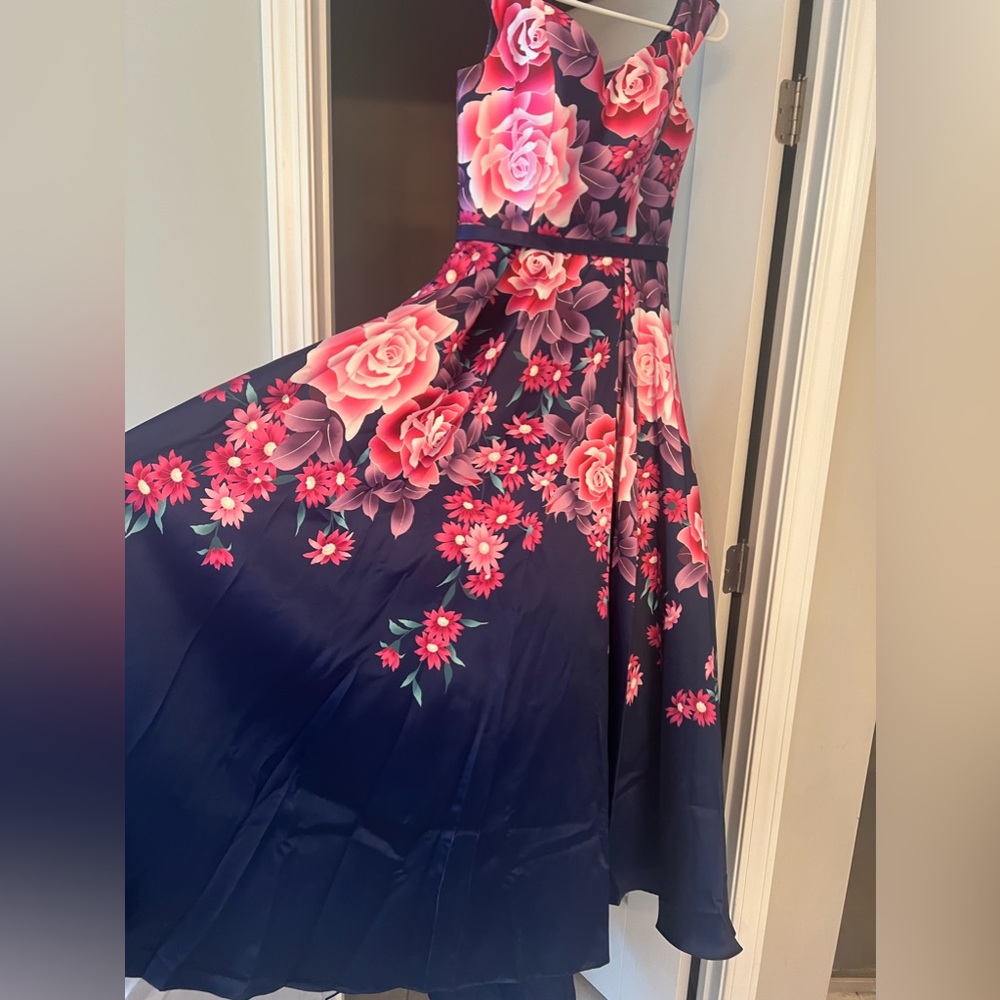 BALLGOWN DRESS - Picture 3 of 7